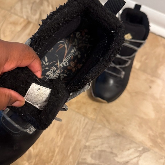 Columbia Black Winter Boots - Picture 4 of 4